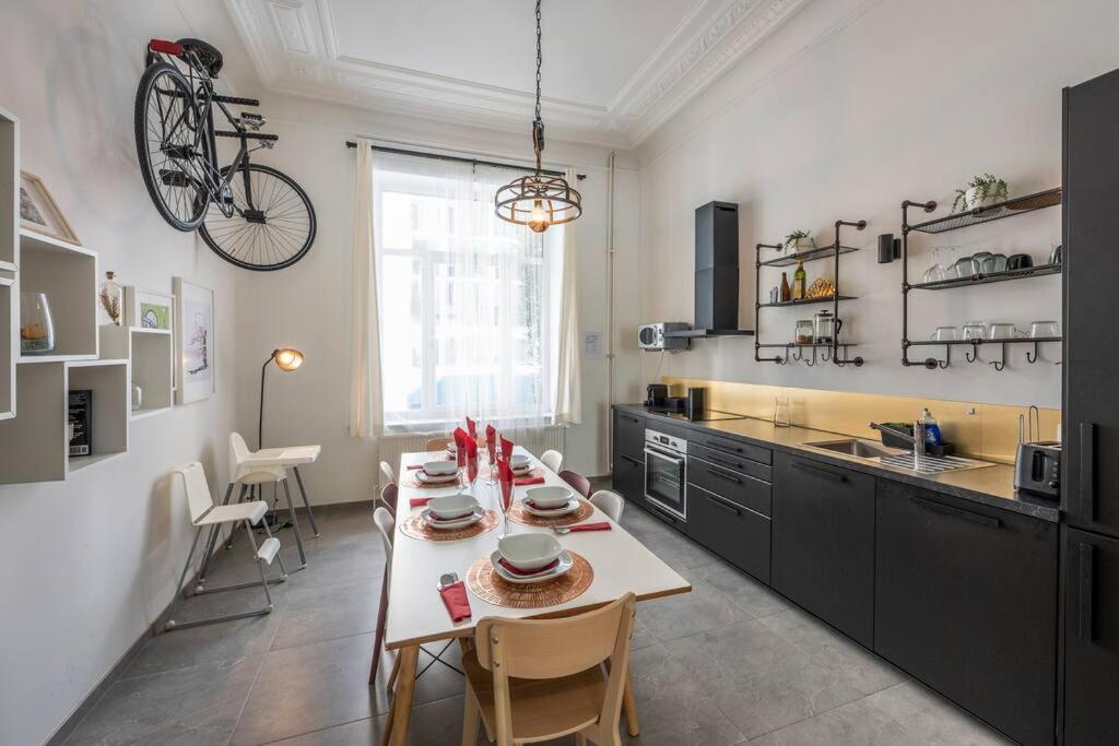 Superb 3 Bedroom & 3 Bathroom Duplex In Brussels City Centre المظهر الخارجي الصورة