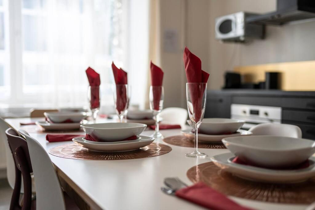 Superb 3 Bedroom & 3 Bathroom Duplex In Brussels City Centre المظهر الخارجي الصورة